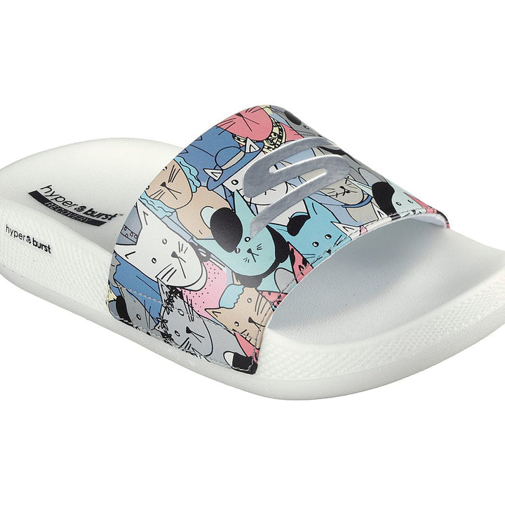A cozy women’s slipper featuring a soft upper, memory foam footbed, and flexible outsole for all-day comfort and relaxation.