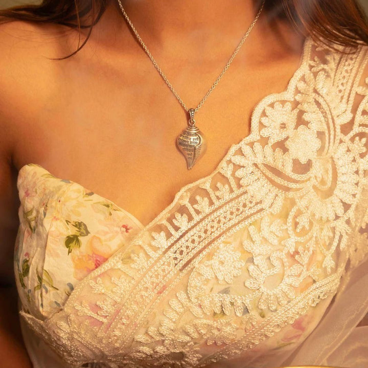 Shri Krishna Shankha Pendant with Chain