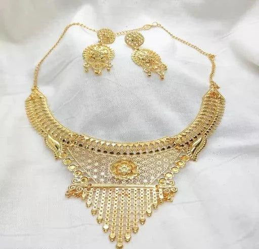 Shimmering Graceful Women Necklaces & Chains - Springkart 