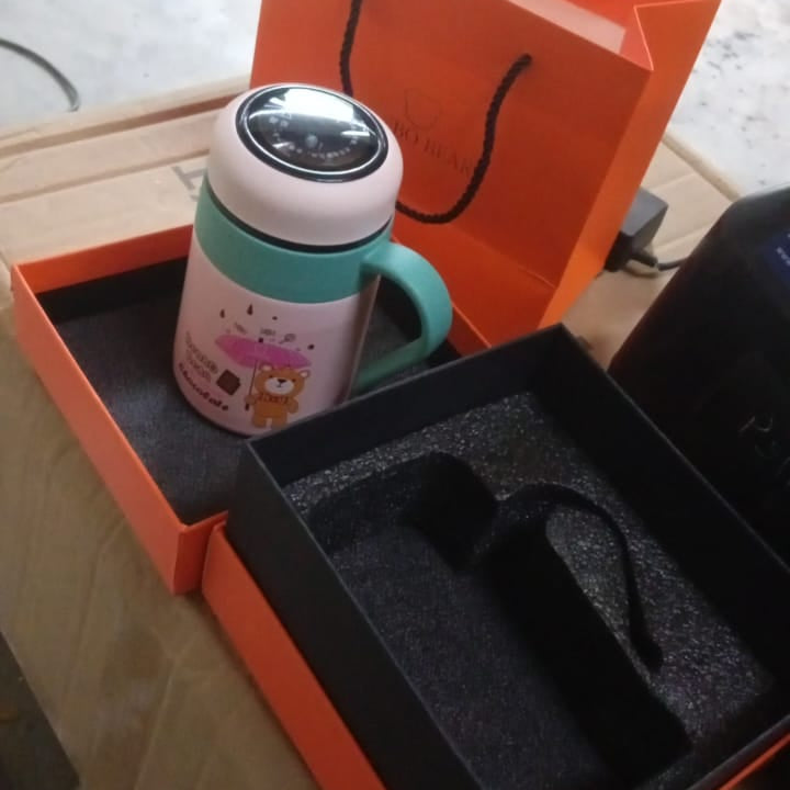 Smart Vacuum Insulated Water Bottle With Led Temperature Display  Gift Color Box (600 Ml Approx)